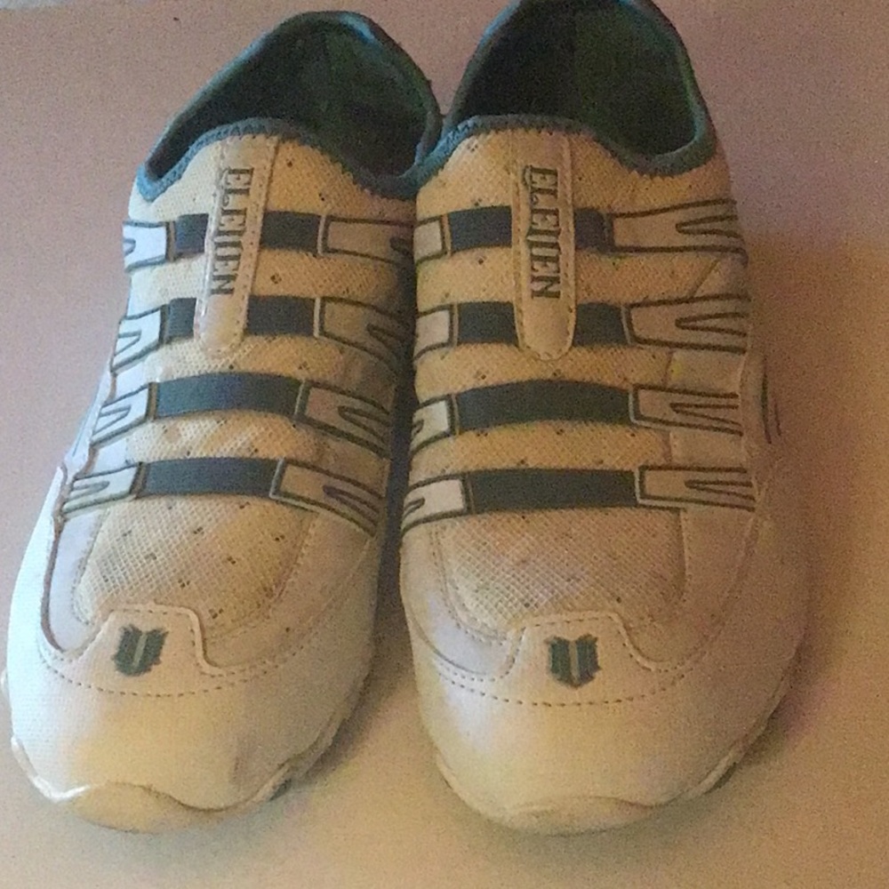 Athletic shoe size 10 brand ELEVEN